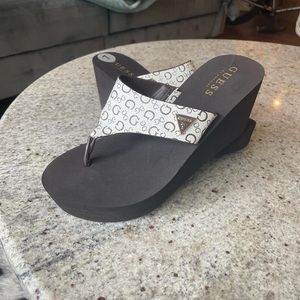 GUESS PLATFORM SANDAL